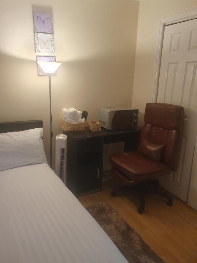 Double Size And Single Room In Barking Barking  Exterior photo